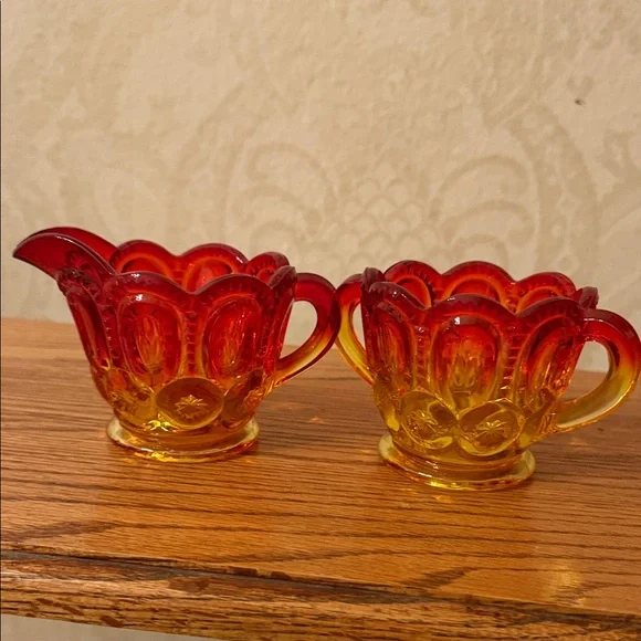 Vintage Moon and Star Amberina Glass Creamer and Sugar Set - Picture 4 of 7